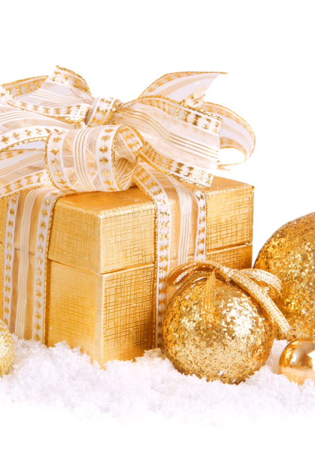 Новогодняя коробочка и шары