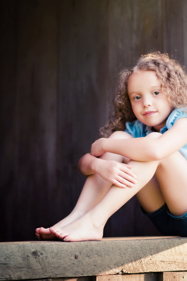 Девочка на окне