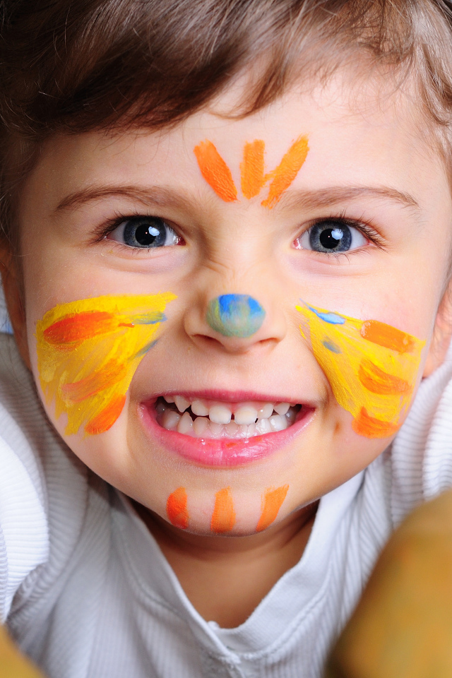 Разрисованный ребенок