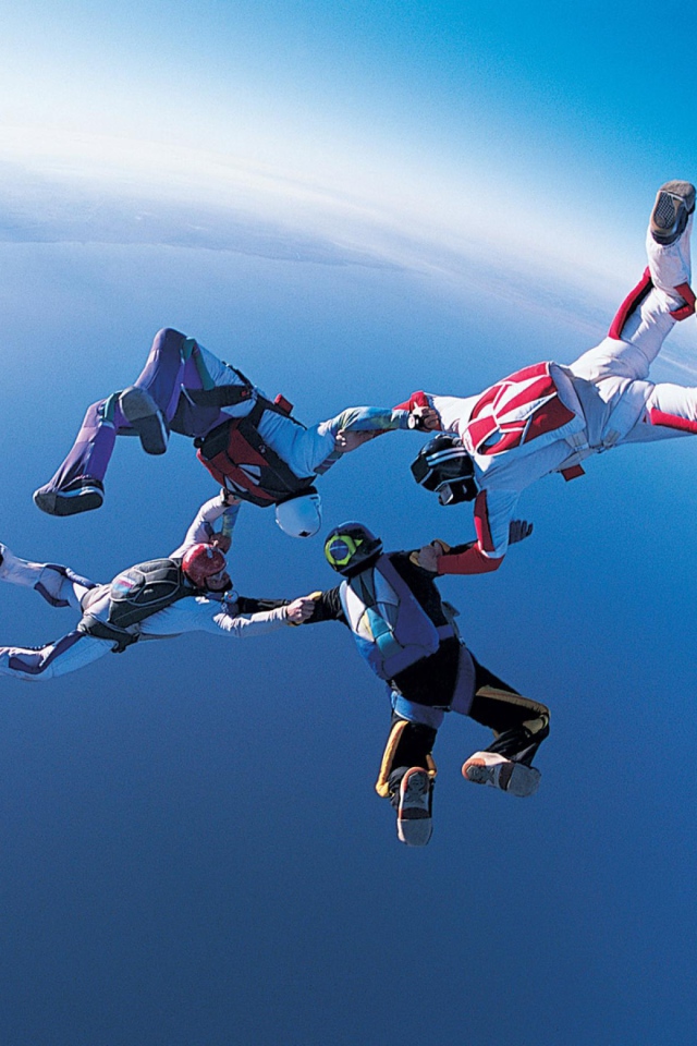 Парашютисты с небе