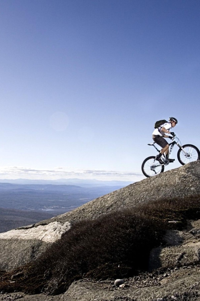 Велосипедист в горах