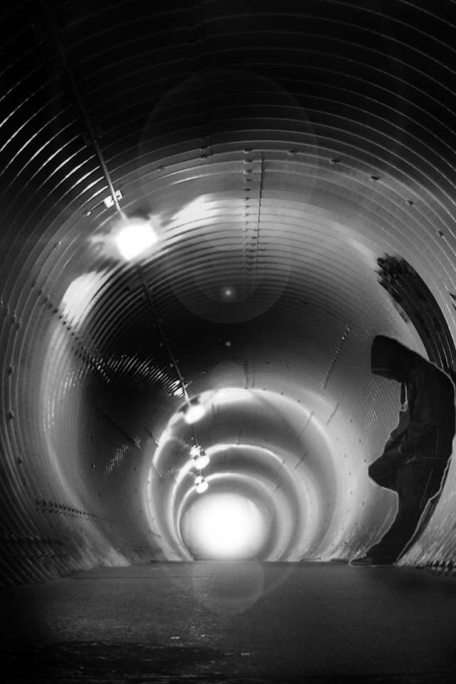 Человек в тоннеле