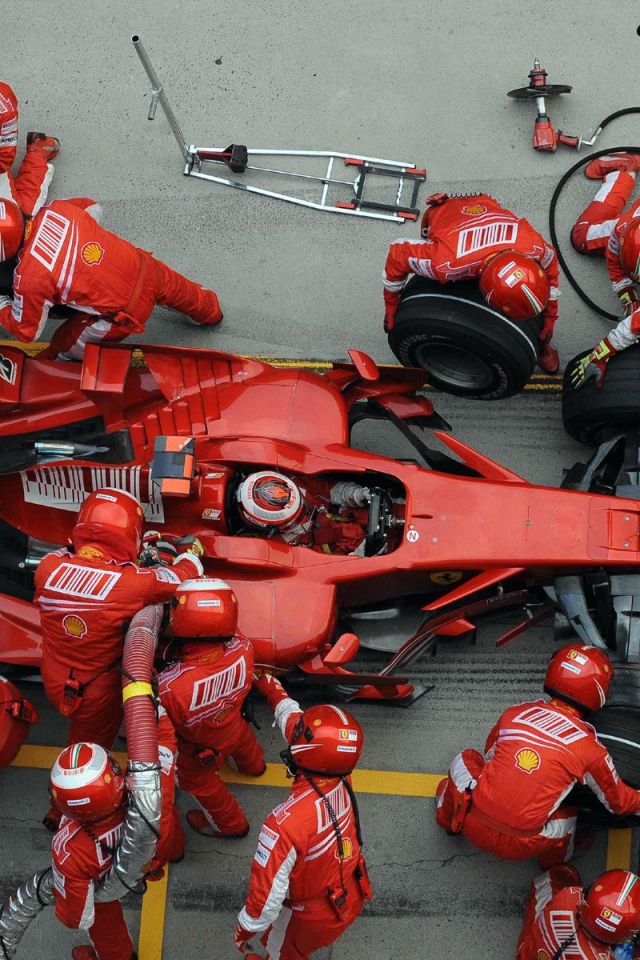 Формула один смена колес и заправка