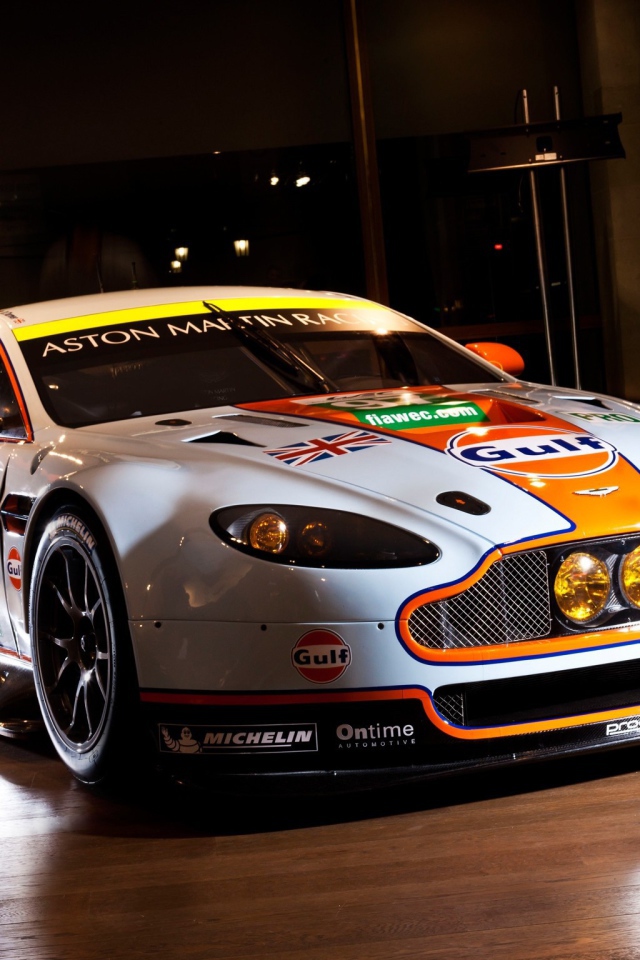 Автомобиль Aston Martin Vantage GTE