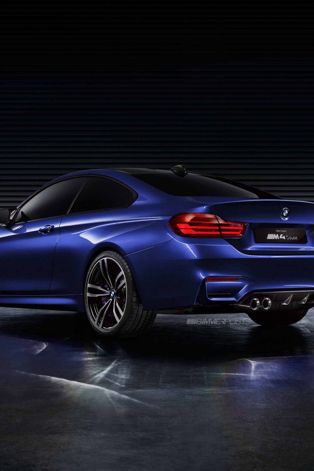 Синий BMW M4 купе