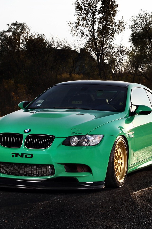 Зеленый BMW