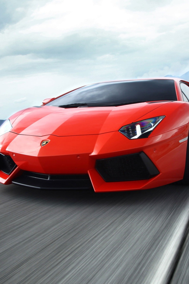 Lamborghini Aventador в движении