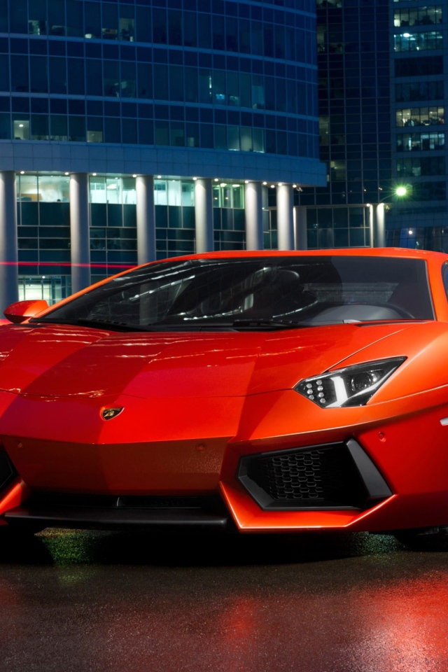 Красный Lamborghini Aventador
