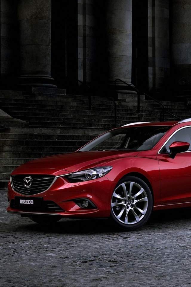 Красная Мазда 6