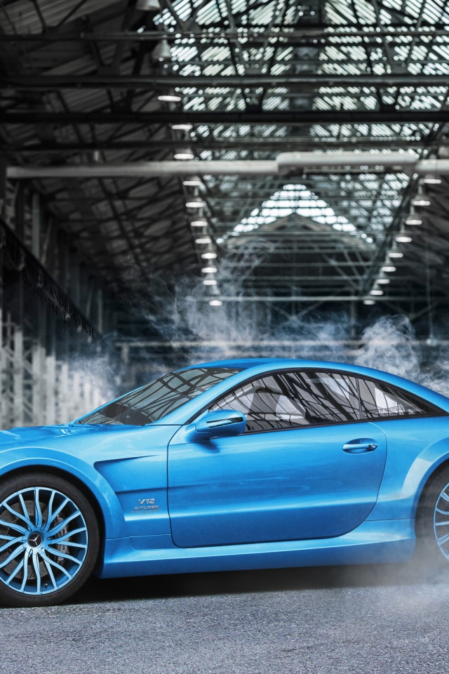 Мерседес на крутом повороте