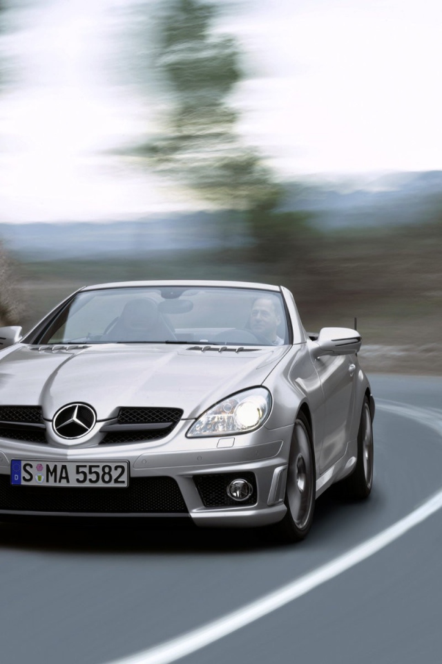 Мерседес бенц на повороте