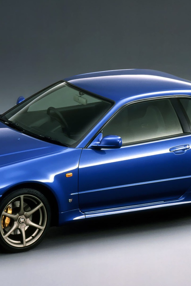 Голубой Ниссан GT-R