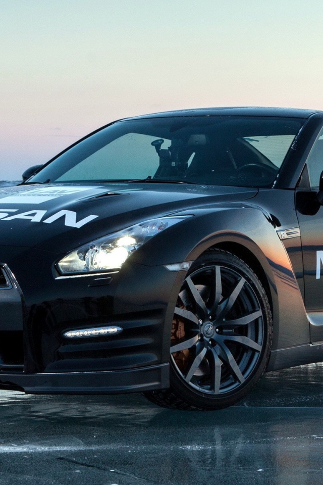 Ниссан на льду