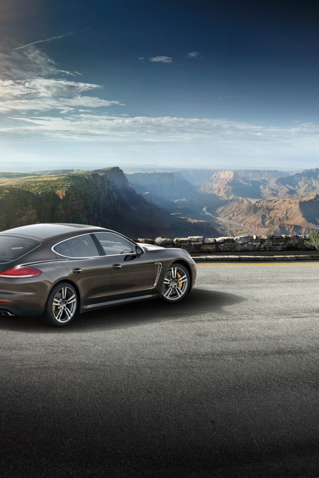 Porsche Panamera Turbo S 2014 на парковке в горах