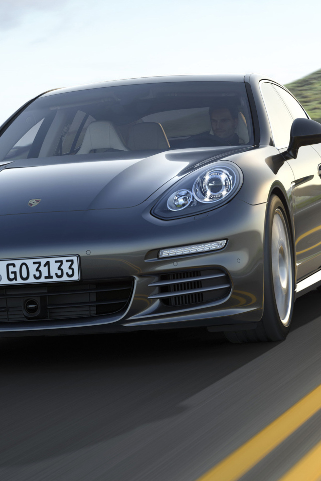 Porsche Panamera Turbo S 2014 на шоссе