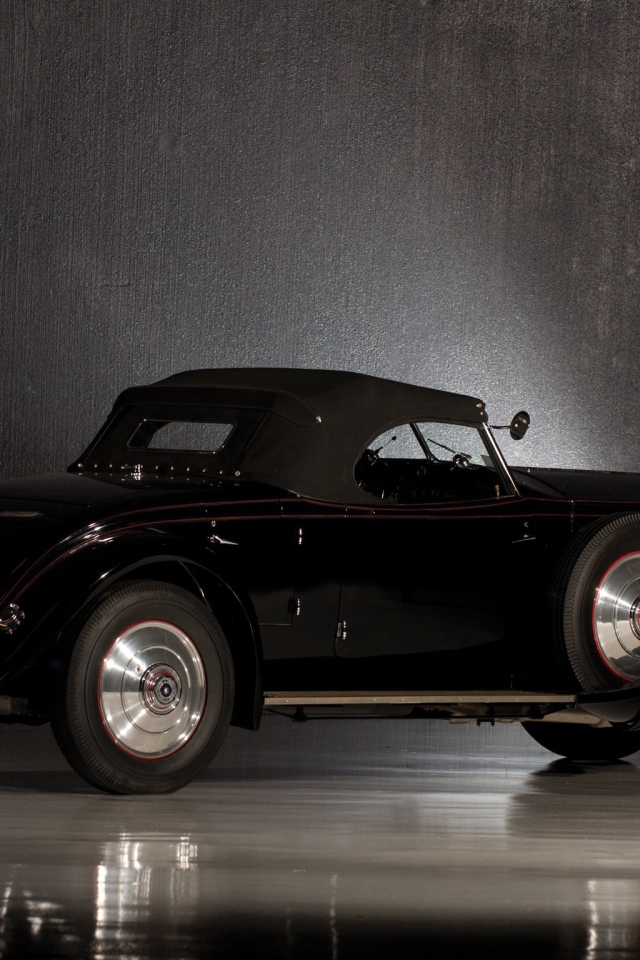 Черный ретро Роллс Ройс