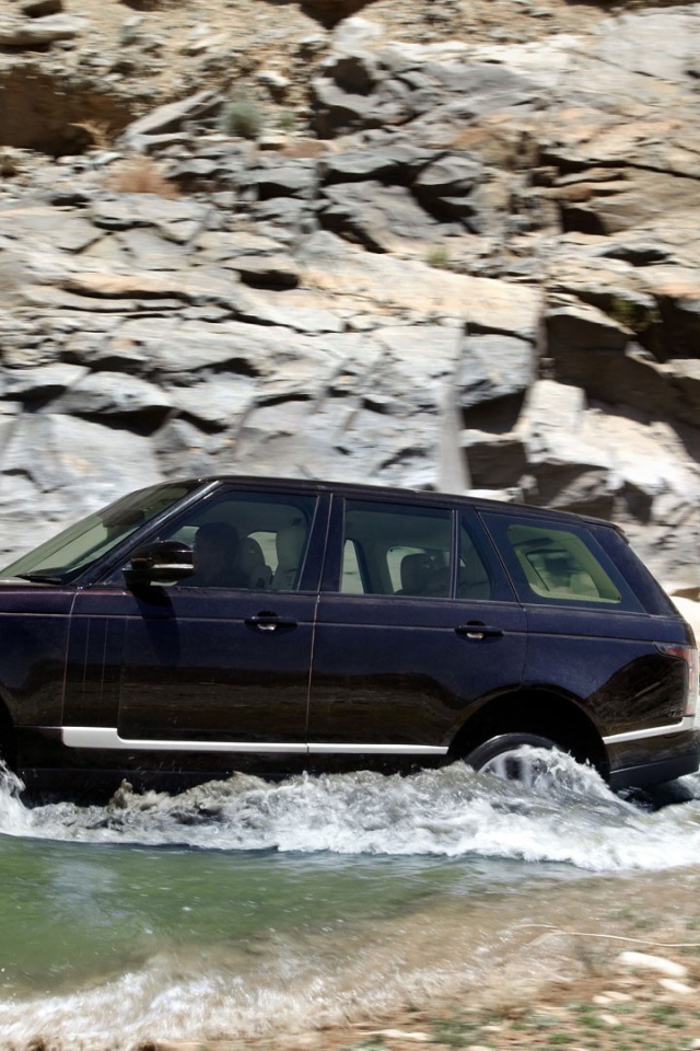 Randge Rover в воде