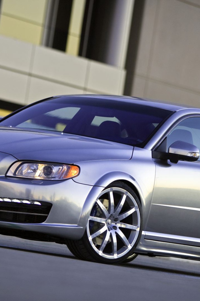 Удивительная Серебряная Volvo S80