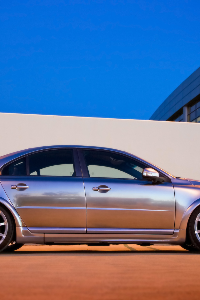 Серебряная Volvo S80