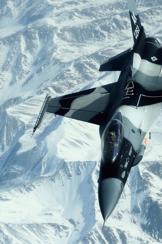 F-16 над горами