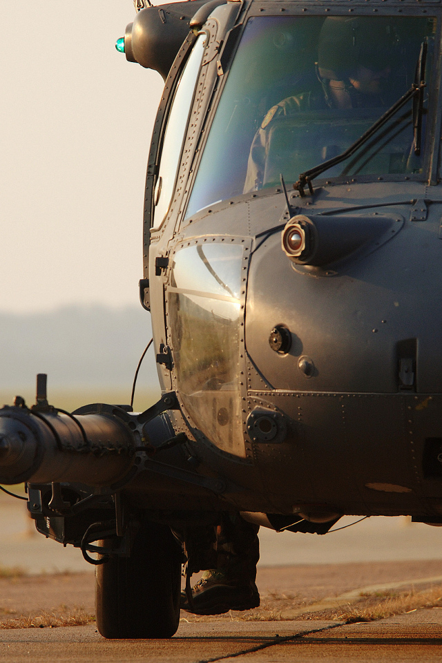 Вертолет и пилот