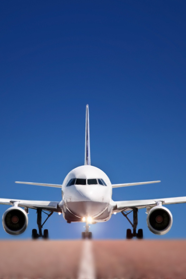 Взлет самолета с полосы