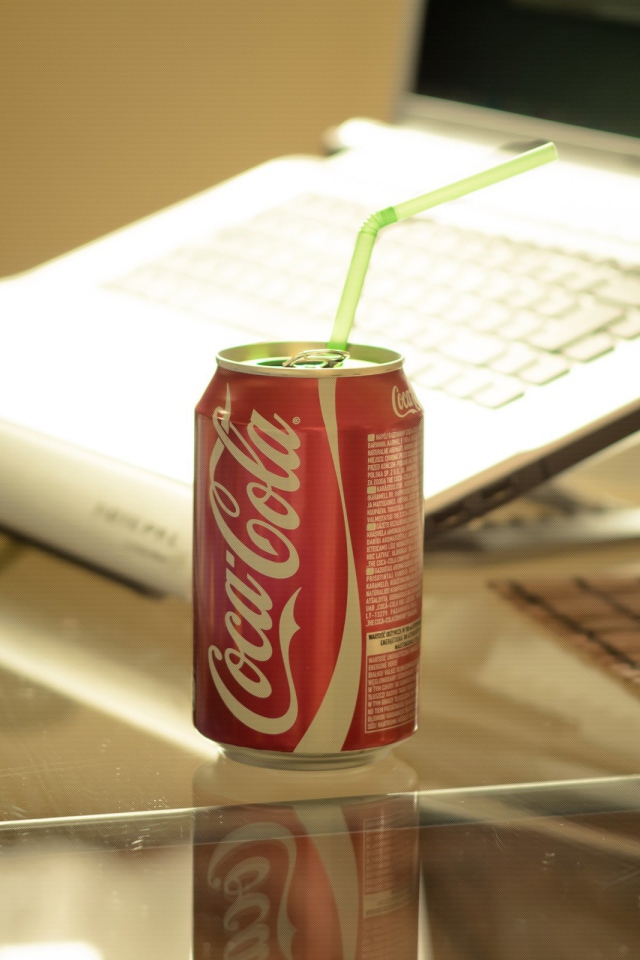 Coca Cola на столе