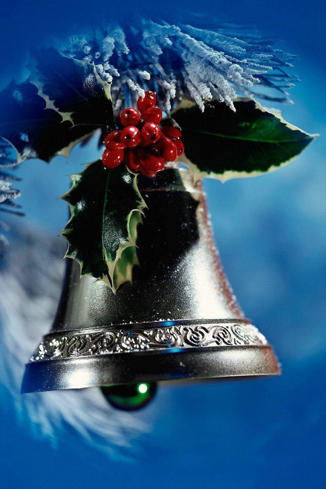 Колокольчик на синем фоне на рождество