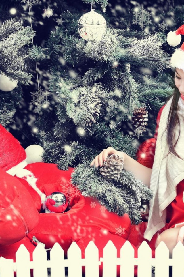 Девочка в костюме Санта клауса