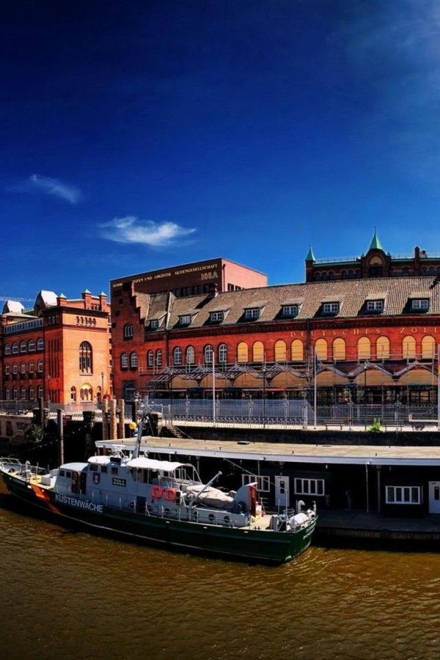  Катер у Городского причала