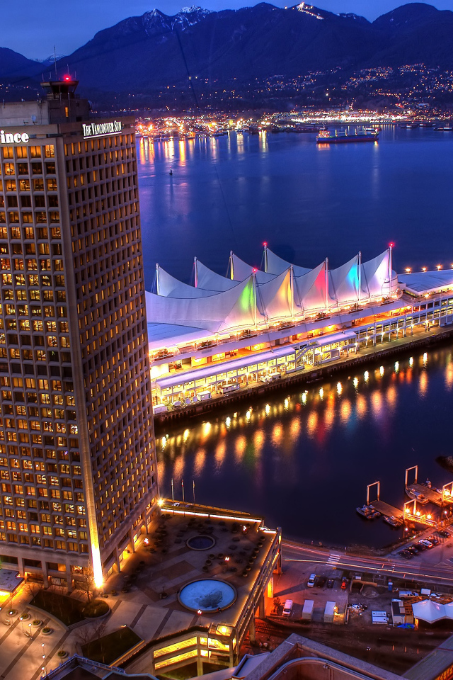 Город Ванкувер вечером