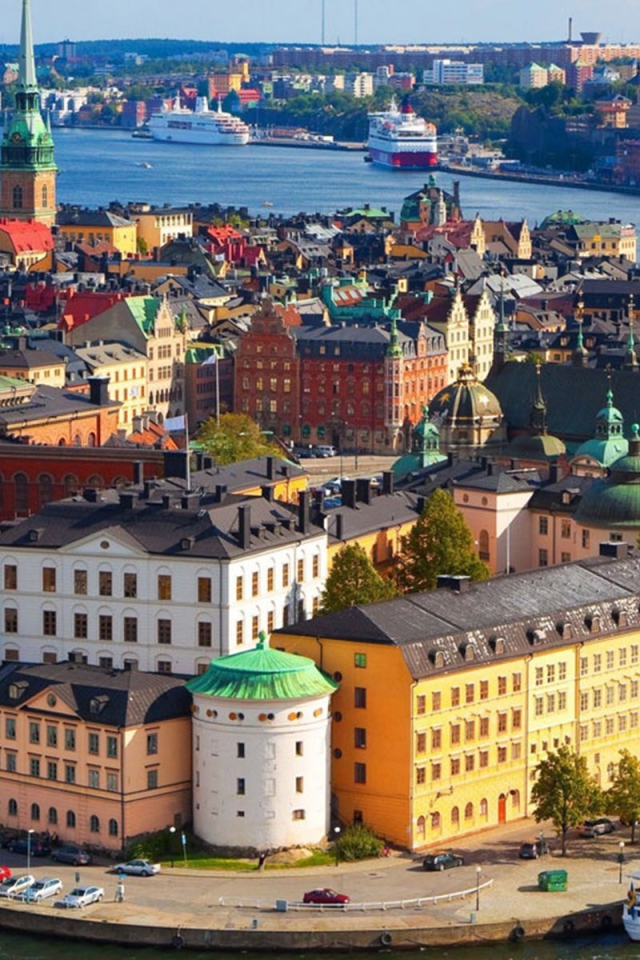 Городской пейзаж с набережной