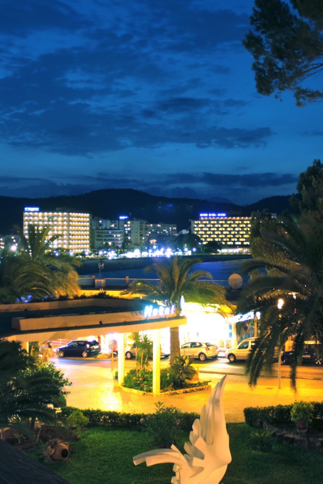 Курортный город ночью