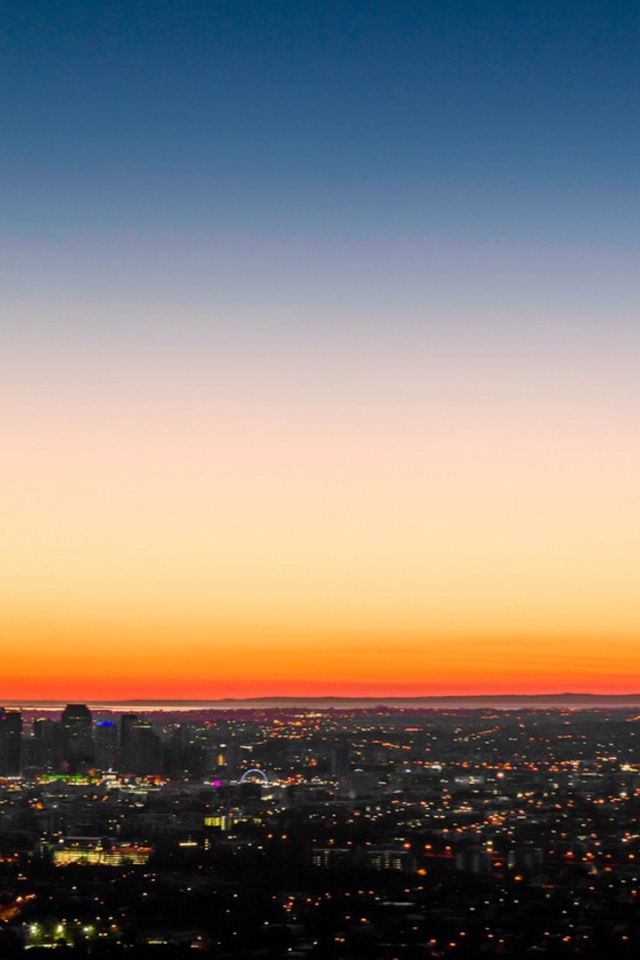 Городской пейзаж на закате