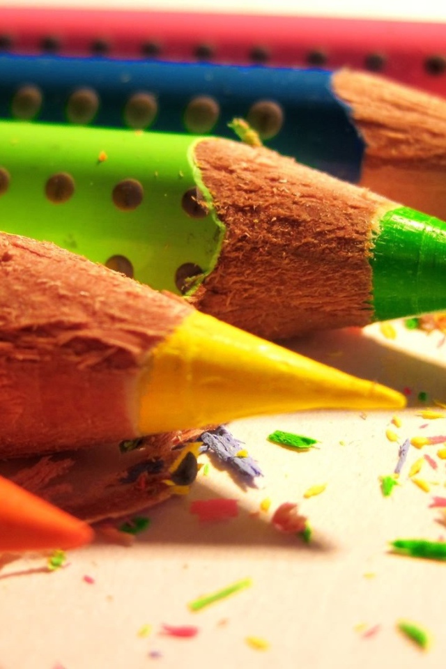  Заточеные цветные карандаши