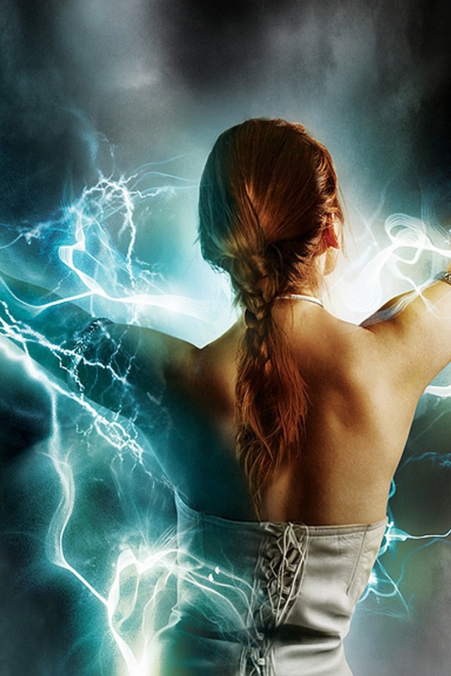 Девушка в молнии