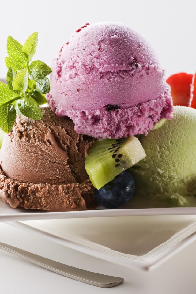 Мороженное и ягоды