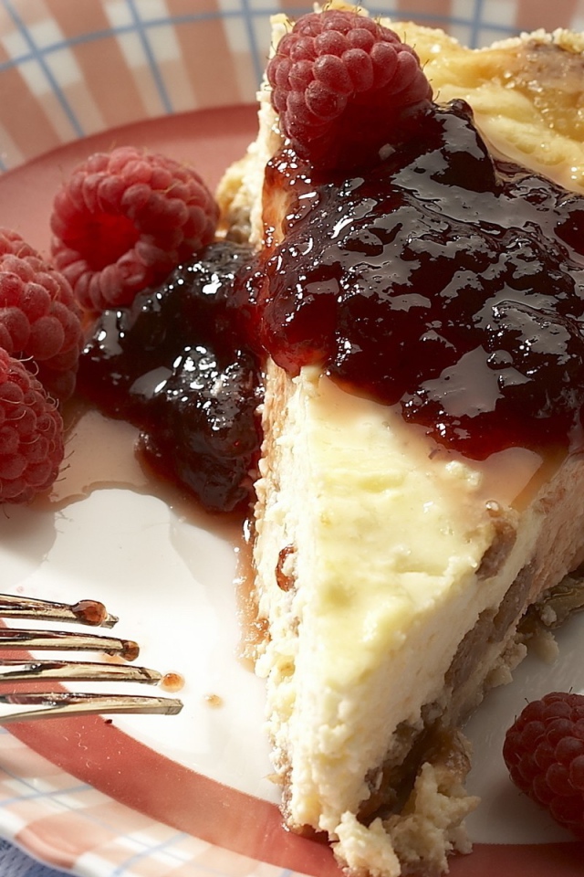 Пирог с малиной и джемом