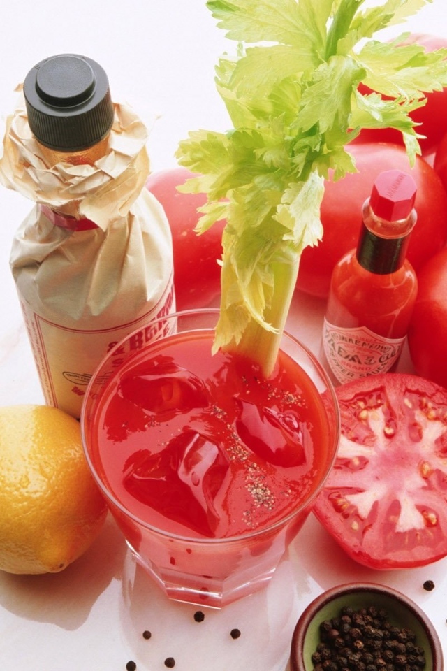 Коктейль с помидорами