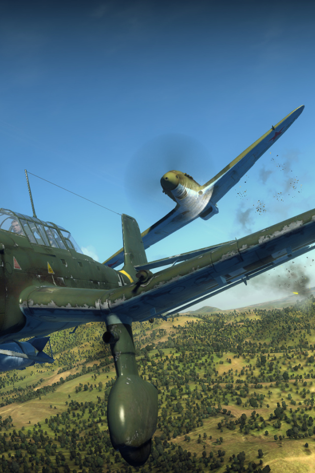 War Thunder военный самолет пытается уклоняться от пуль