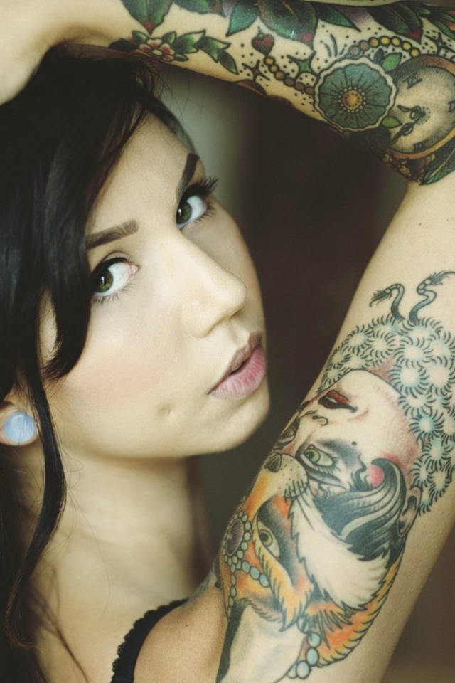 Рука с татуировкой