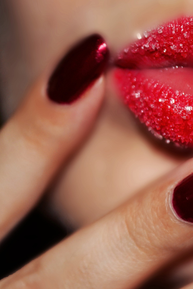 Красивые губы девушки в сахаре