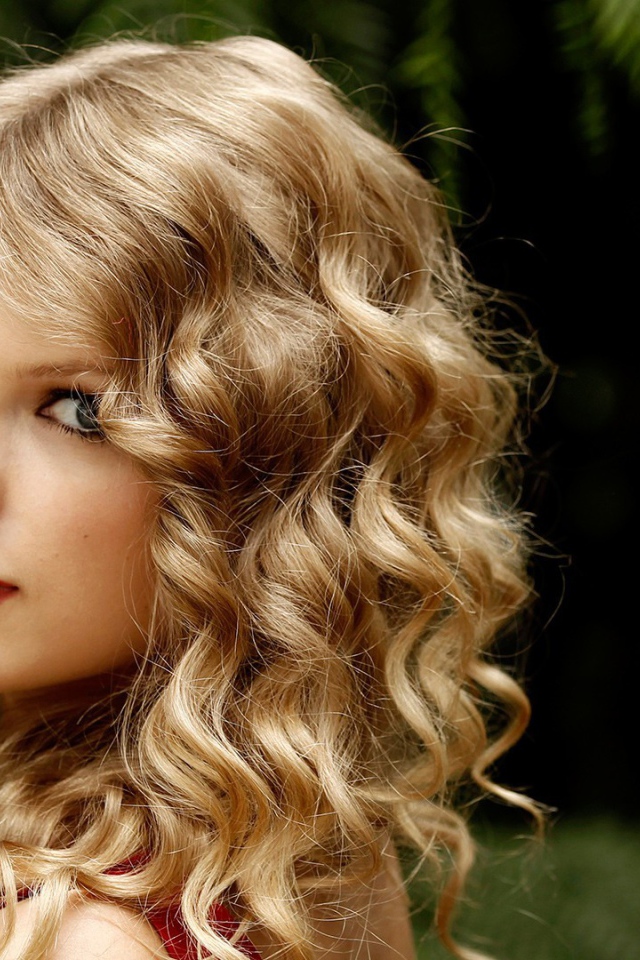 Блондинка Тейлор Свифт