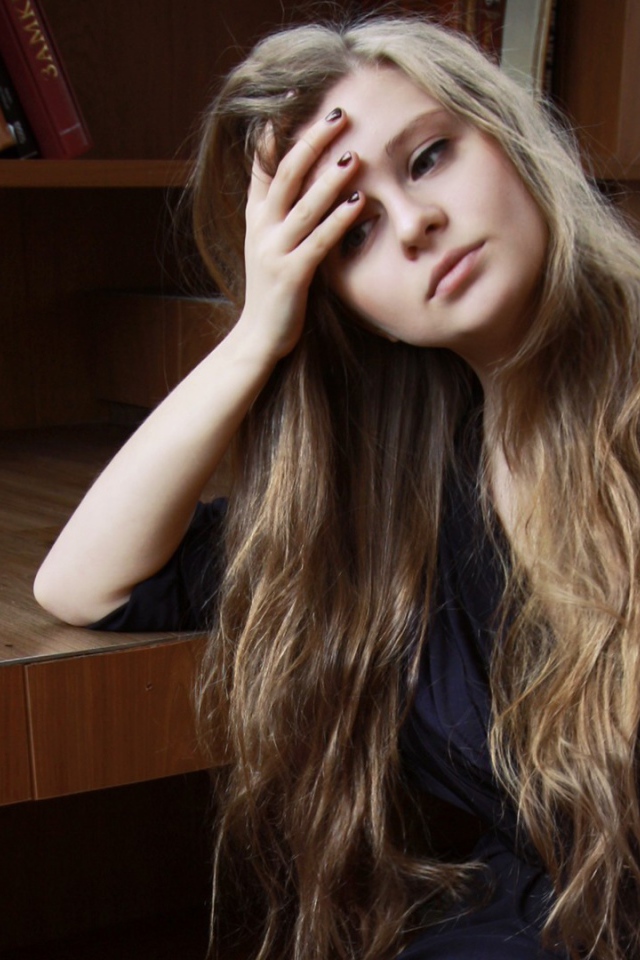 Блондинка устала