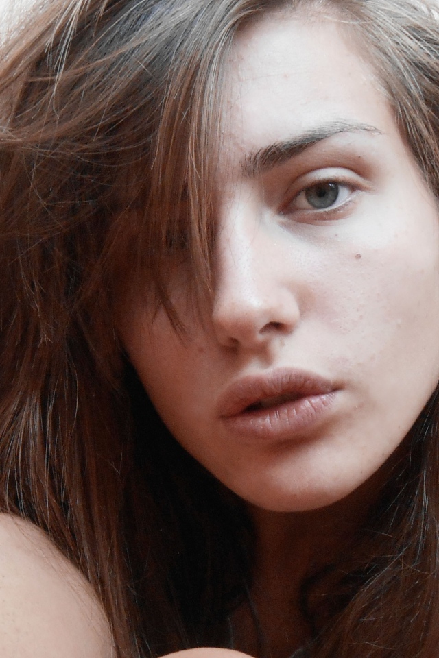 Девушка с грустными глазами