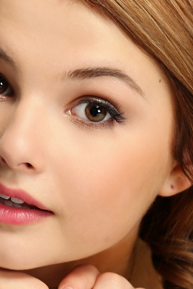 Девушка с косичкой