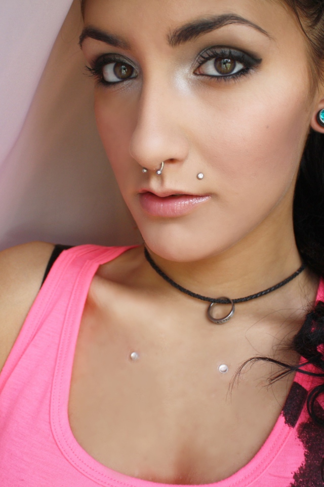 Грейси в пирсинге