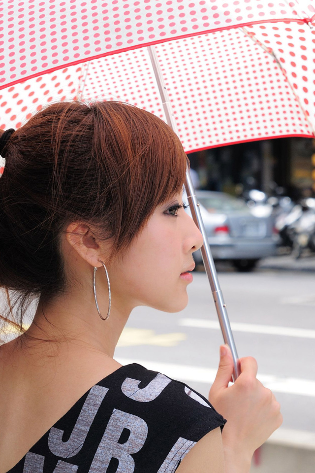 Японская девушка с зонтиком