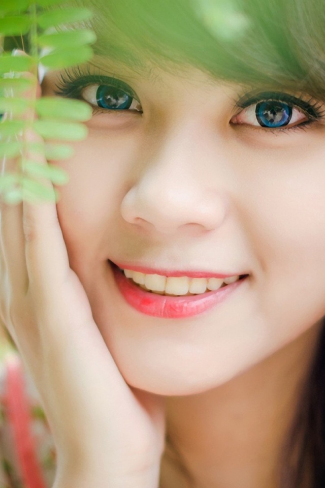 Радость в глазах девушки