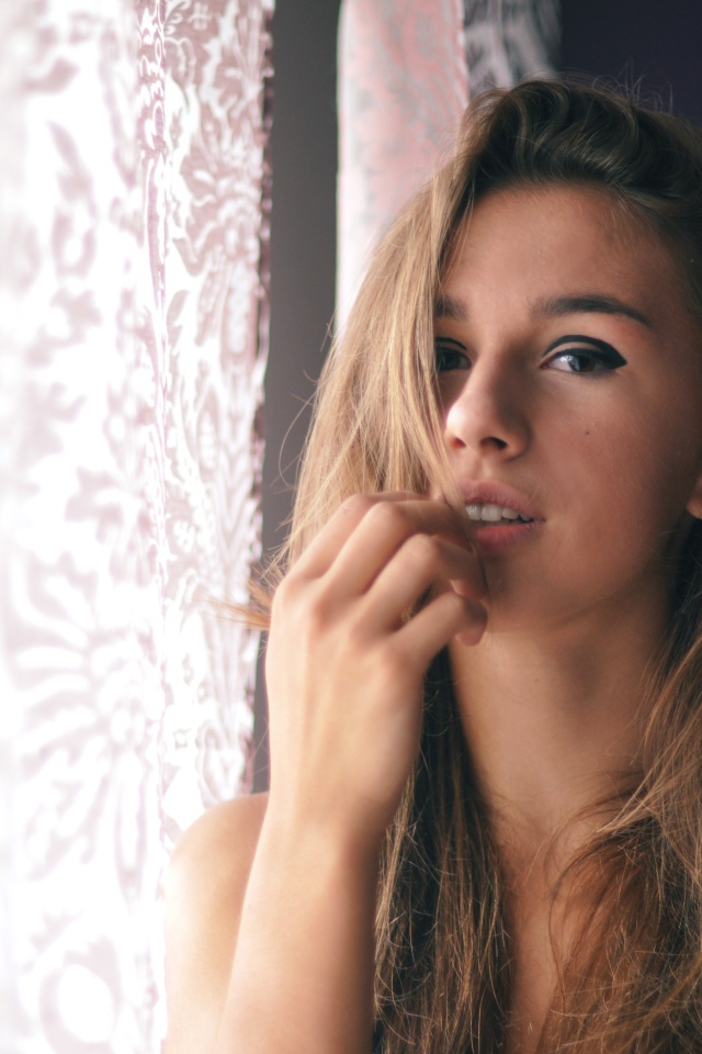 Юлия с распущенными волосами